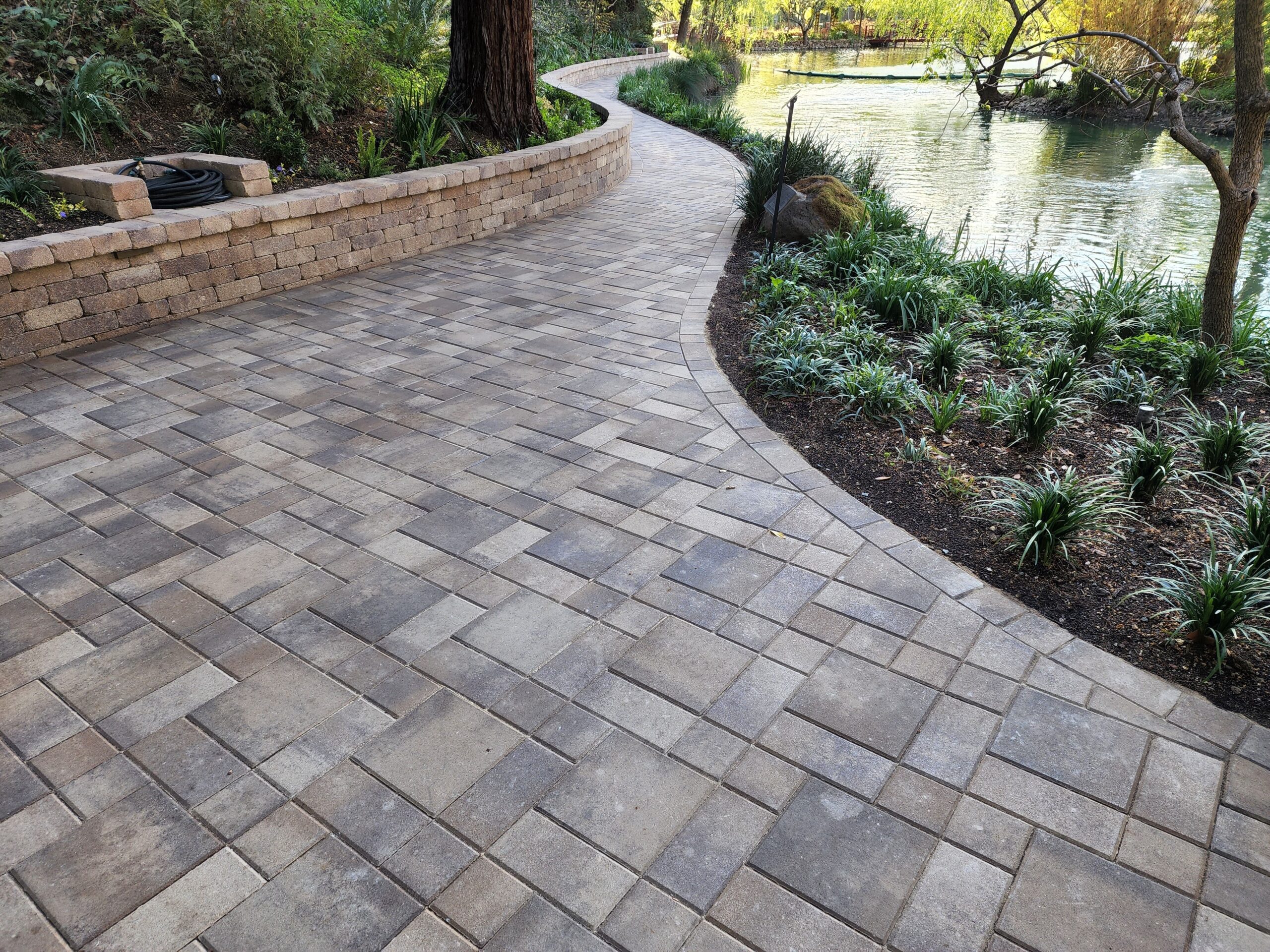 The Legacy Paver Group in Santa Rosa, CA installs commercial pavers.